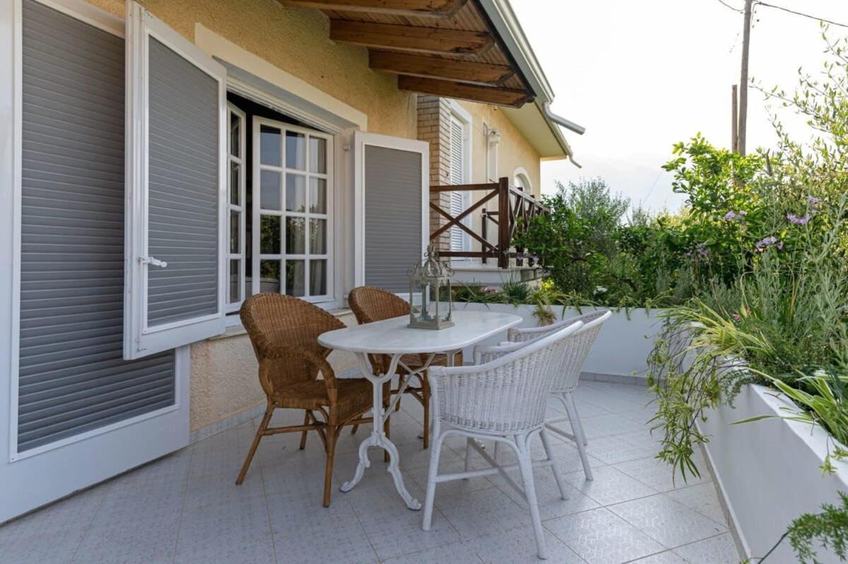 Serene Seaside Bliss - Lush & Secluded Garden Oasis Calamata Exterior foto